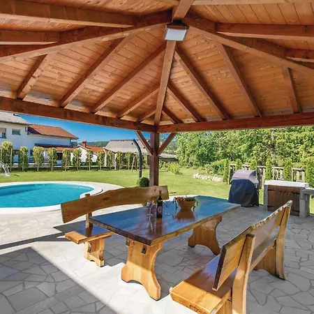 Stunning In With Kitchen Holiday home *