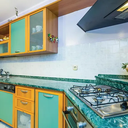 Holiday home Stunning In With Kitchen *